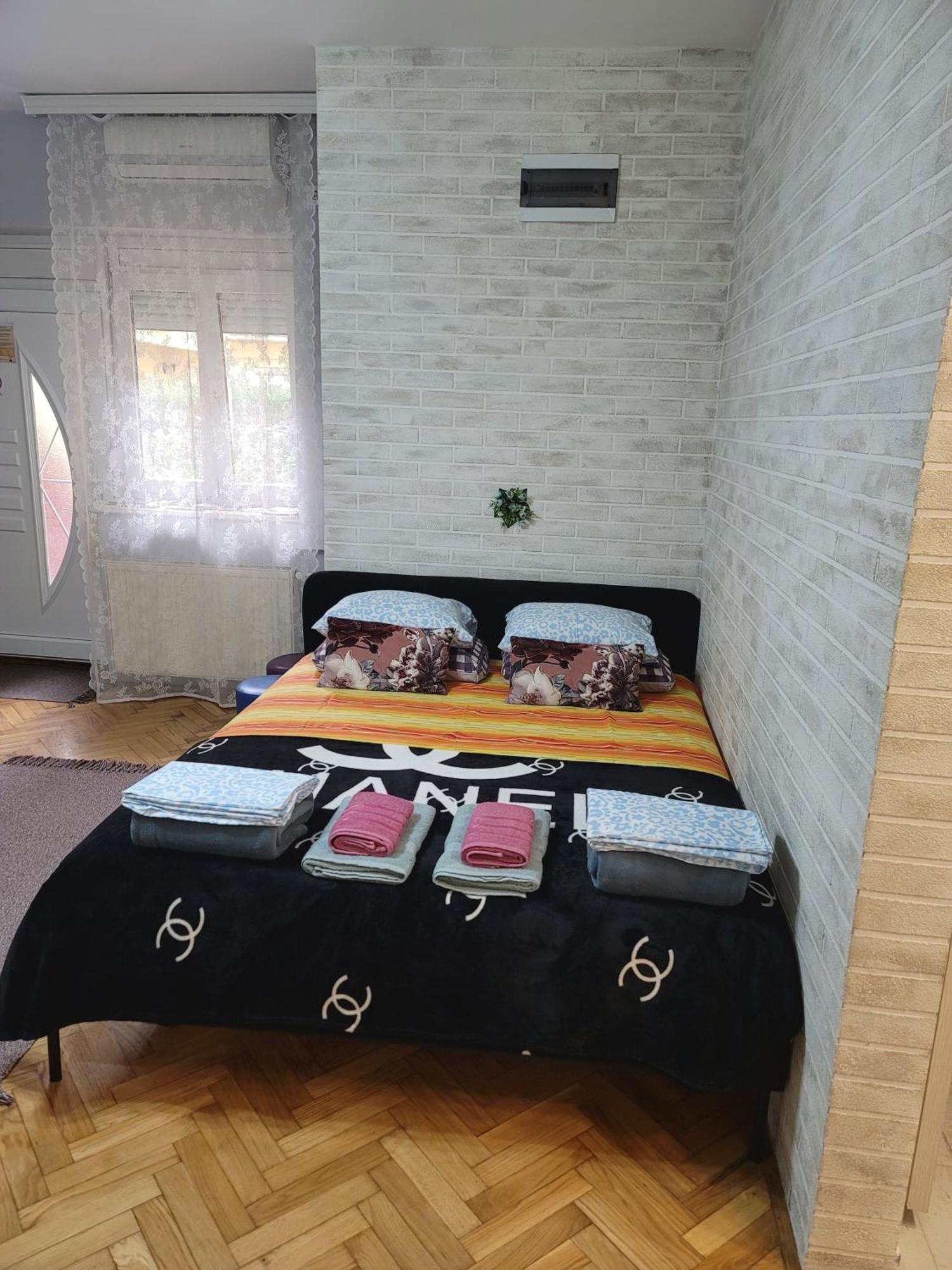 Apartman "Garden" Нови Сад Екстериор снимка